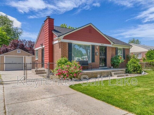 Building Photo - 965 MacFarland Dr