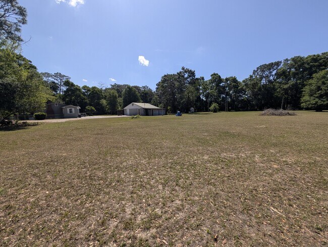 Foto del edificio - 427 Crossway Rd