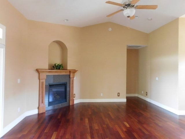 Building Photo - MOVE IN SPECIAL! 3Bd/3Ba Single Story House