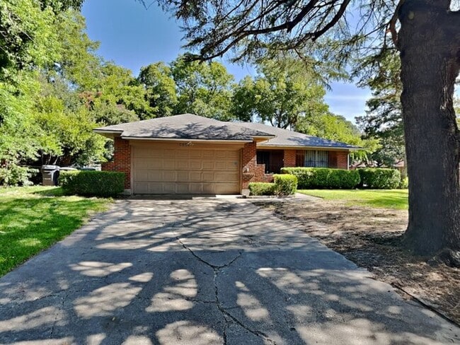 No Application Fee* Plus $250 Off First 2 ... - No Application Fee* Plus $250 Off First 2 ... House