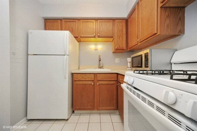 Foto del edificio - 1660 Green Bay Rd