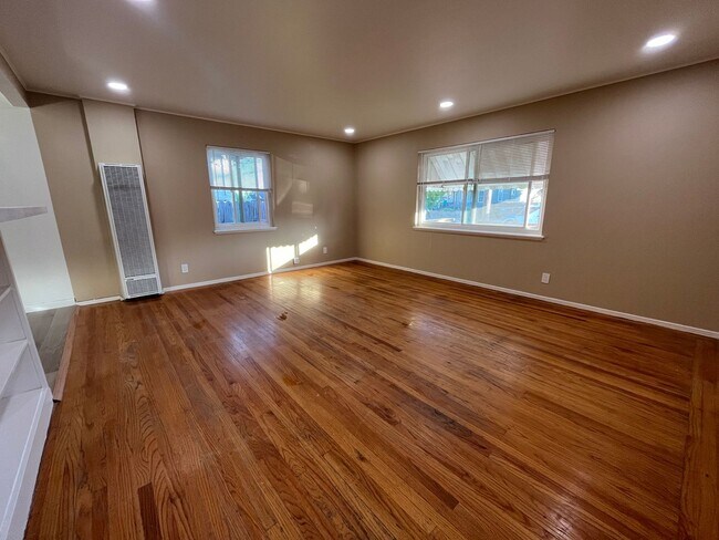 Building Photo - 3932 - JWP-462645