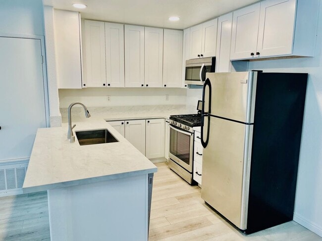 Foto del edificio - 515 Lands End Way