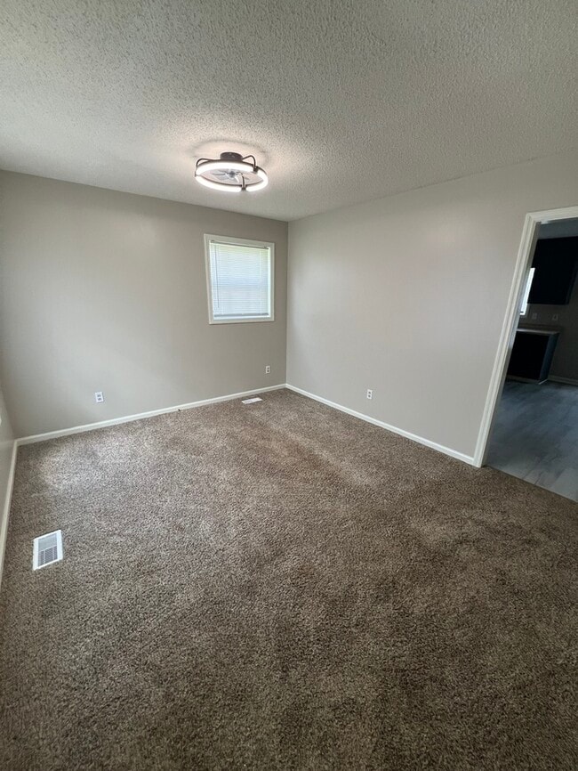 Building Photo - 91 Cavalier Ln