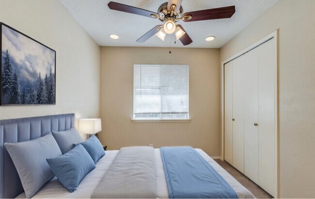 Building Photo - 1817 Lincolnshire Way