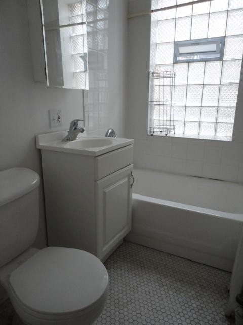 Foto del edificio - 2239 N Bissell St