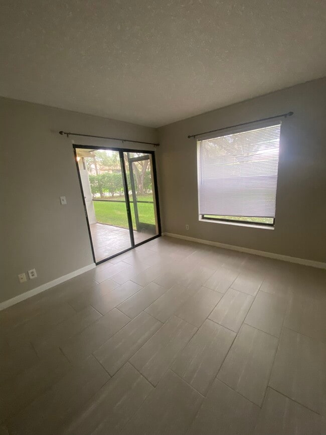 Foto del edificio - 3139 Millwood Ter