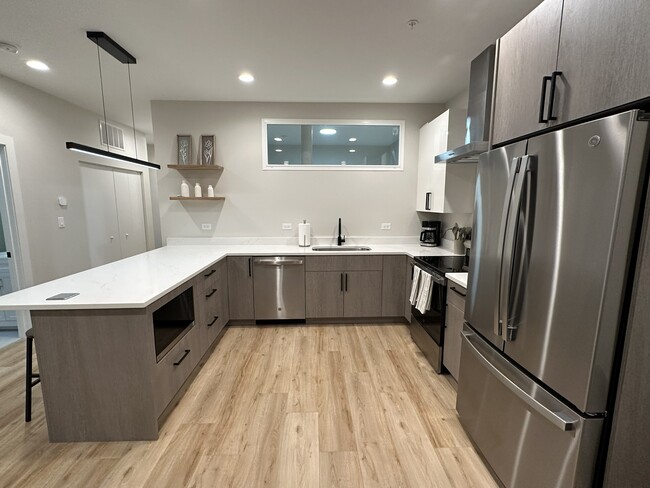 Building Photo - 4015 Prairie Ave