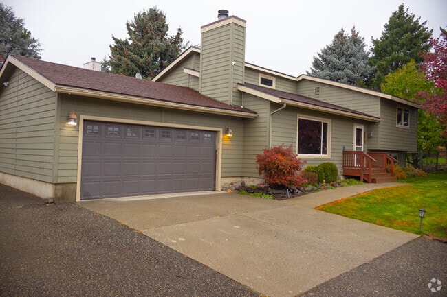 Building Photo - 925 Manzanal St NE