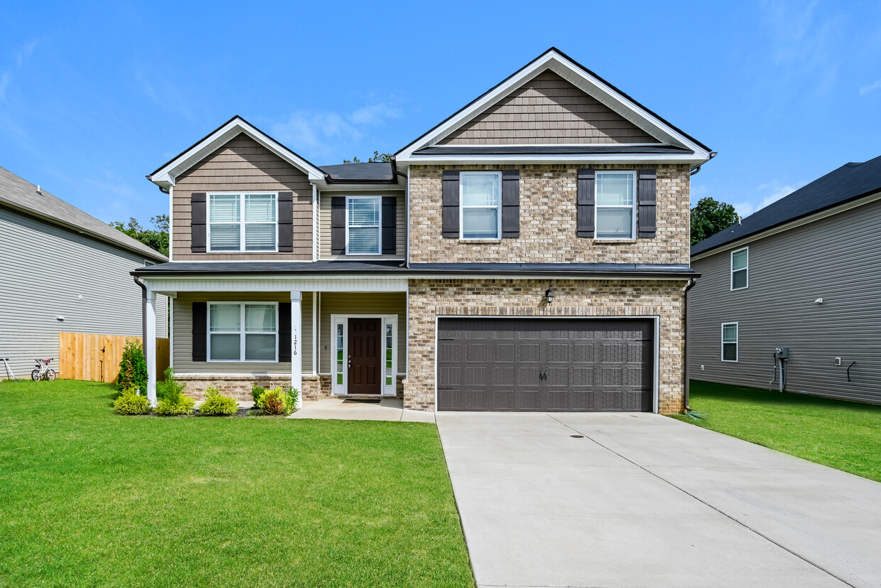 Foto principal - 1216 Black Oak Cir, Clarksville, TN