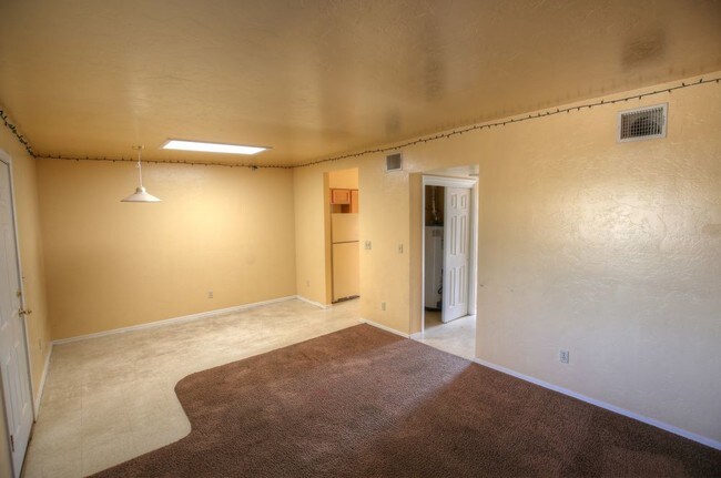 Building Photo - 110 W Delano 2