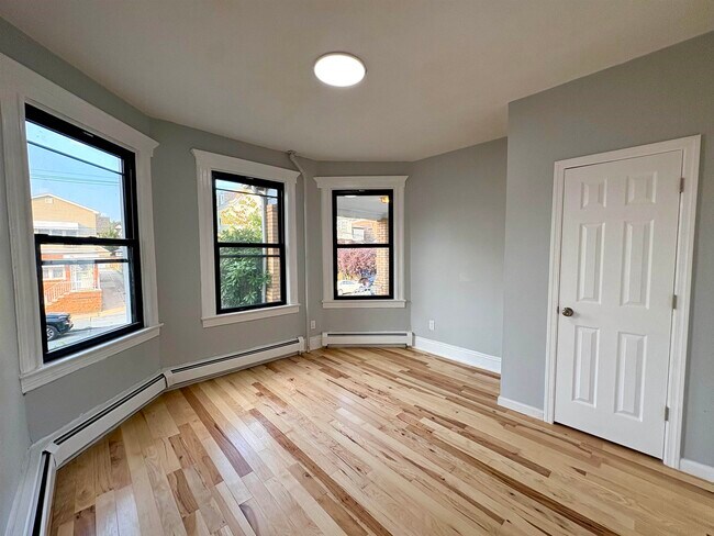 Building Photo - 136 W 25th St