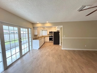 Building Photo - 503 Hillside Ct