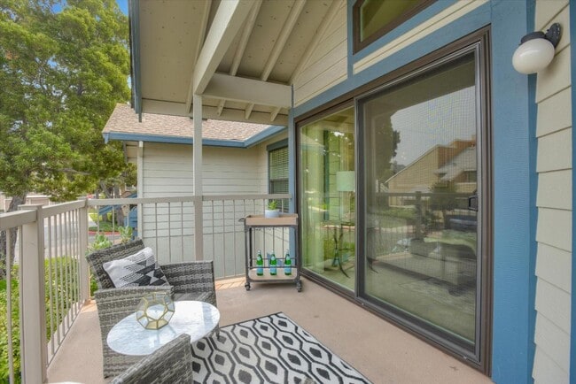 Building Photo - 1494 Via Vista