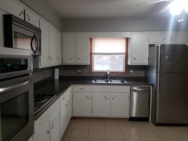 Kitchen - 2616 S 48th Ave