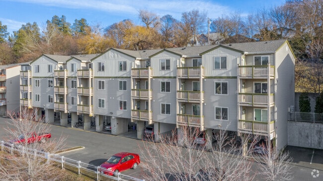 Building Photo - OUTLOOK APTS Building Photo - OUTLOOK APTS