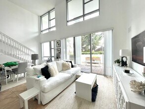 Building Photo - 2681 N Flamingo Rd