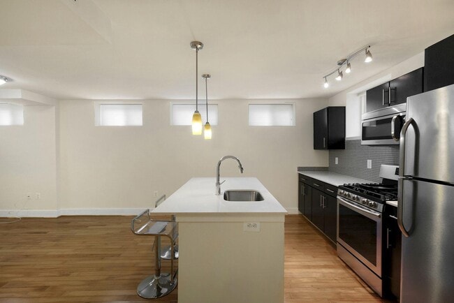 Foto del edificio - 809-811 Otis Pl NW