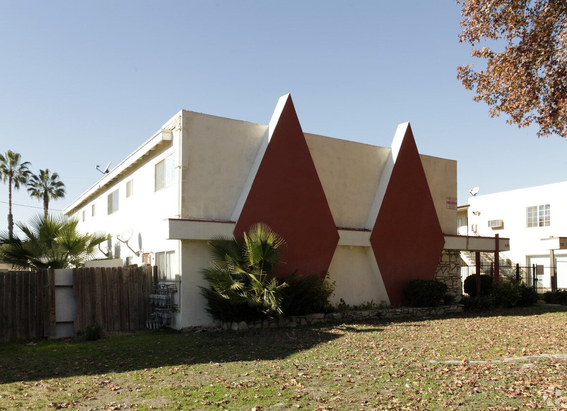 Foto del edificio - 699 Karesh Ave