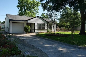 Building Photo - 7102 Raton St