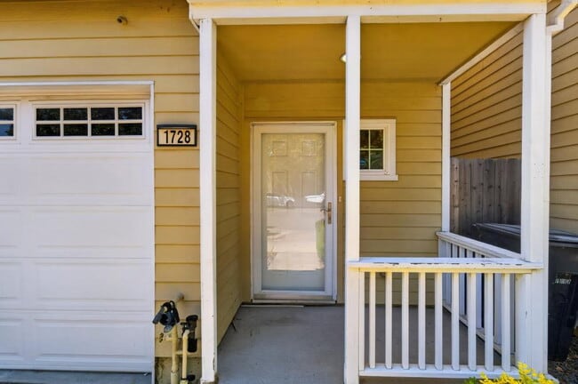Building Photo - Charming 3-Bed Home in Sacramento with 2.5 Baths