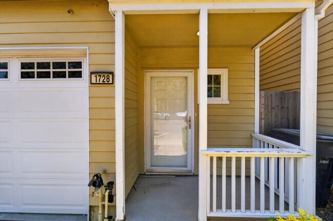 Foto del edificio - Charming 3-Bed Home in Sacramento with 2.5 Baths