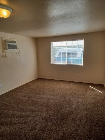 Foto del edificio - 303 S Commercial Ave
