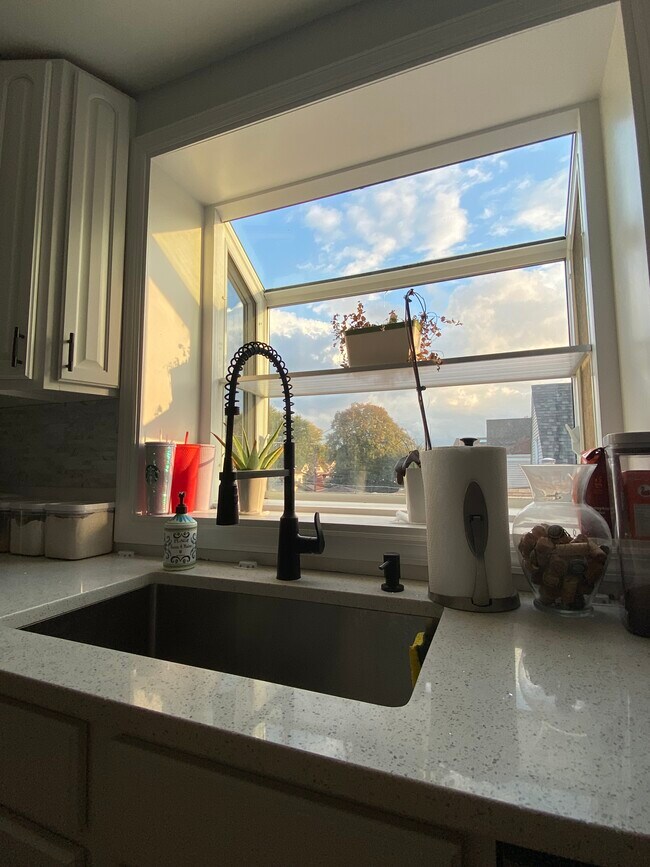 Foto del edificio - 3719 N Newcastle Ave