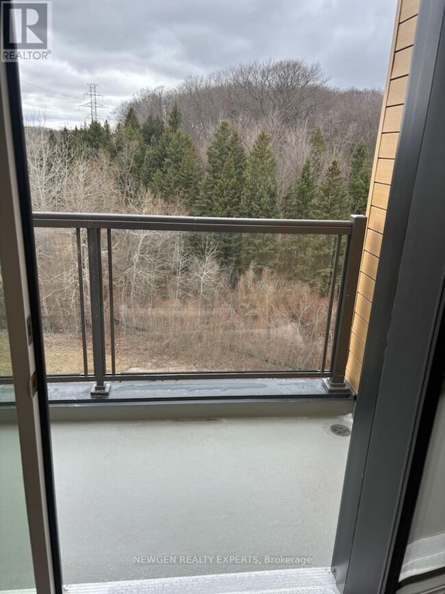 Photo du bâtiment - 261 Woodbine Ave