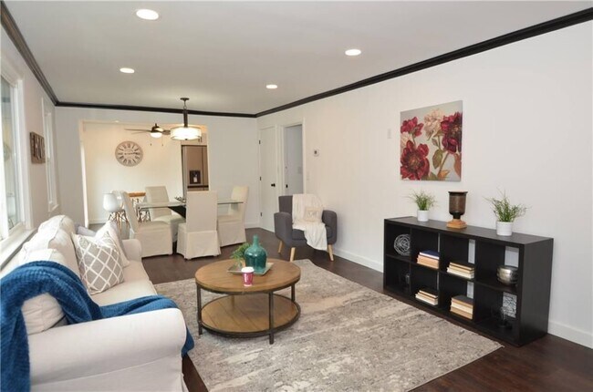 Foto del edificio - 1350 Kenilworth Dr SW