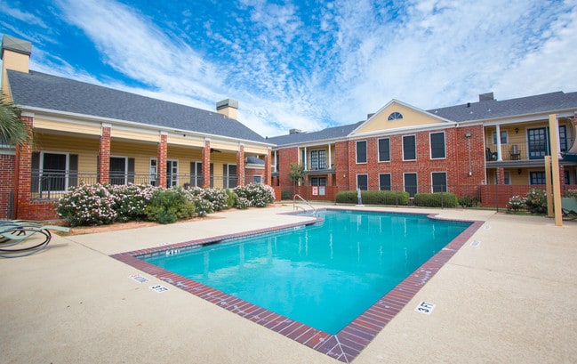 Building Photo - The Claridge Apartments