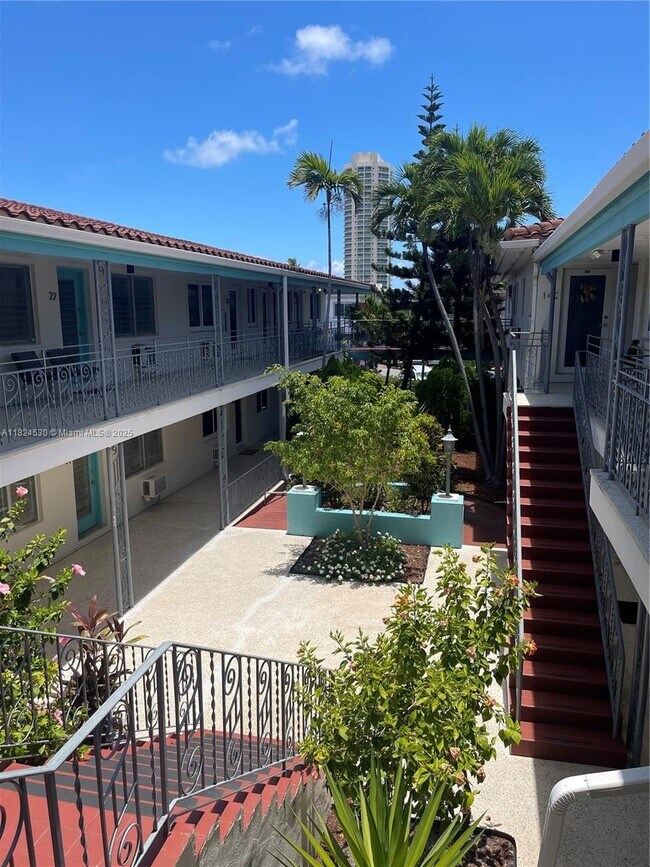 Foto del edificio - 7300 Byron Ave