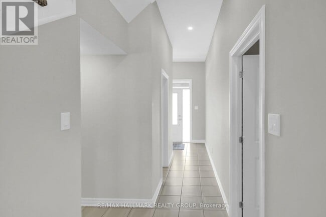 Building Photo - 170 Wabikon Cres