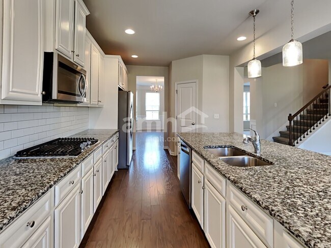 Building Photo - 335 Hinton Chase Pky