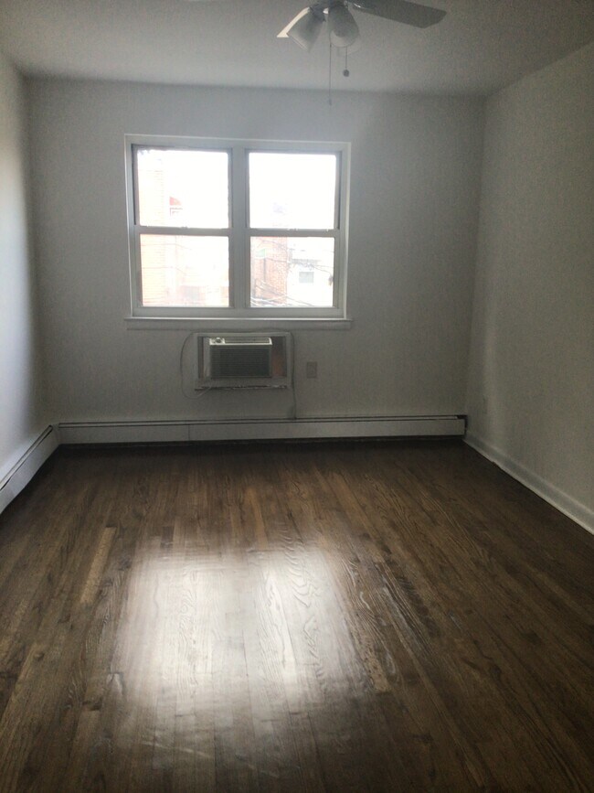 2578 50th St Unit 3rd flr, Woodside, NY 11377 2578 50th St Woodside