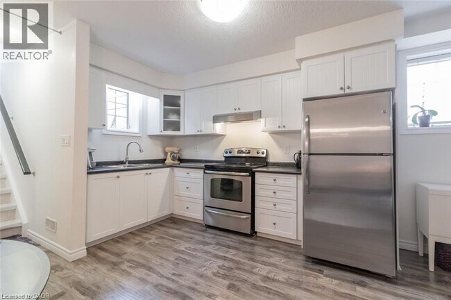 Building Photo - 933 Glasgow St