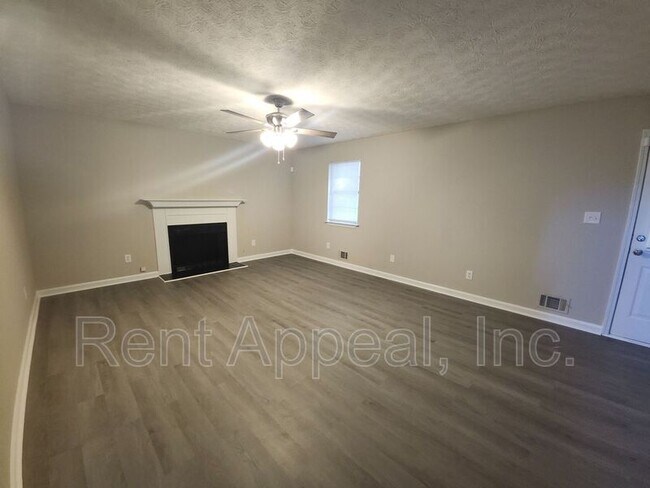 Foto del edificio - 3724 Spring Garden Ln
