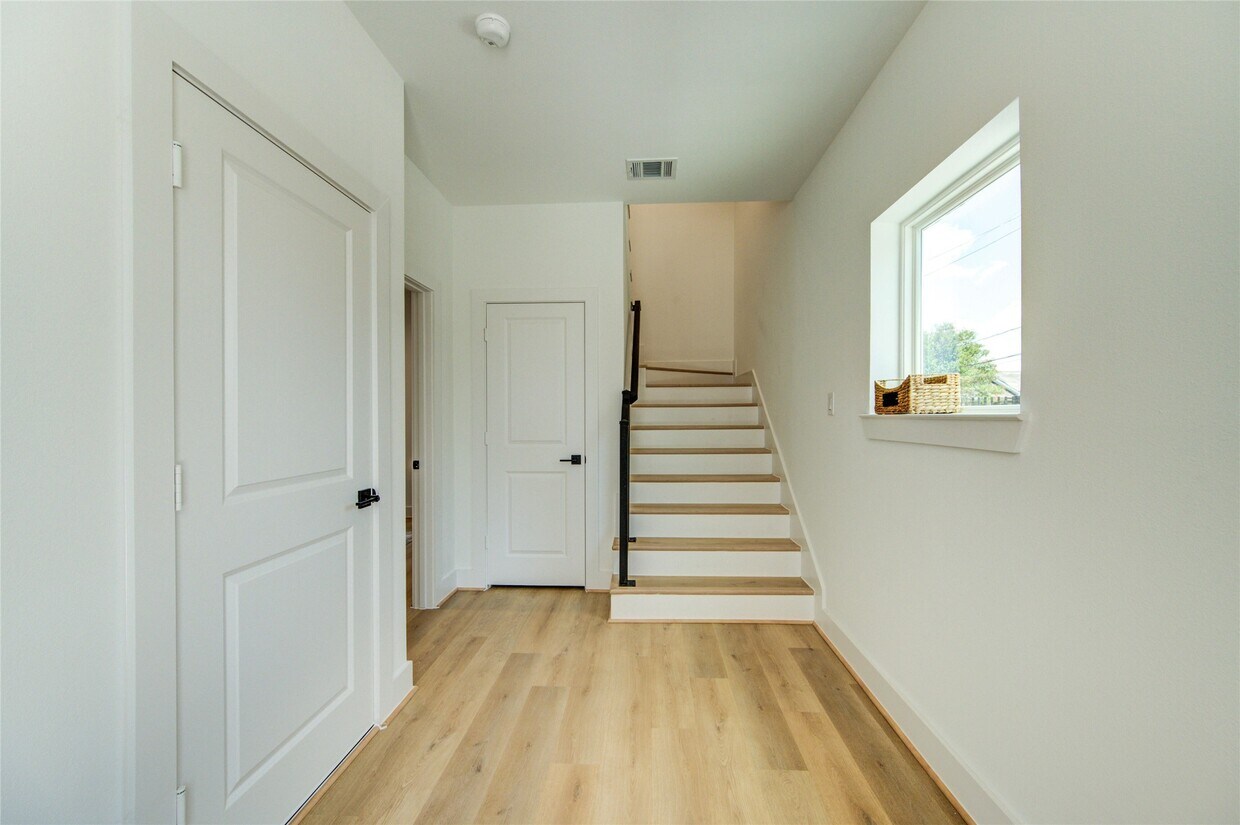 Building Photo - 4035 Buck St