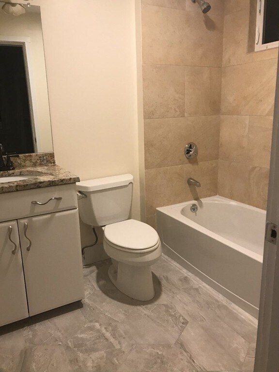 Building Photo - 27 Curve St