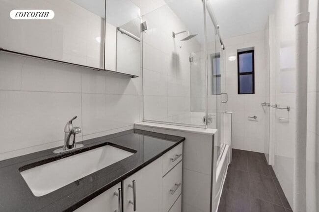 Foto del edificio - 330 E 52nd St