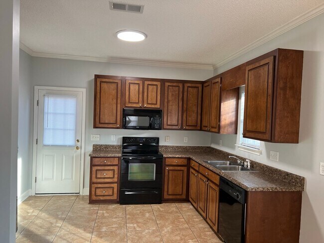 Foto del edificio - 146 Mayfield Dr