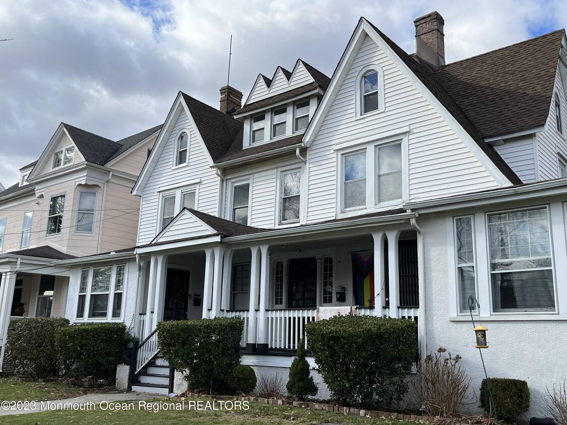 Primary Photo - 1107 Grand Ave
