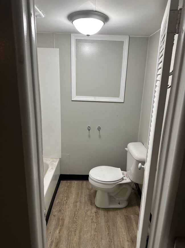 Building Photo - Fenced Yard