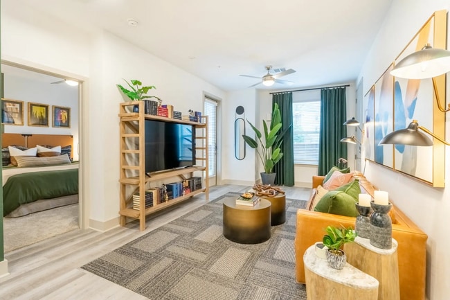 Building Photo - Move-In Special! 8 Weeks Free + $500 Off