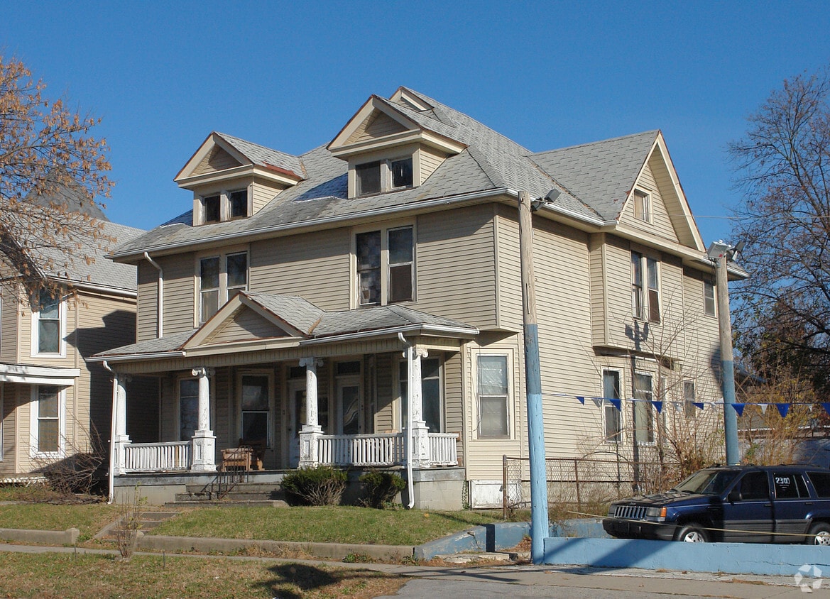 Building Photo - 2217-2219 Fairfield Ave