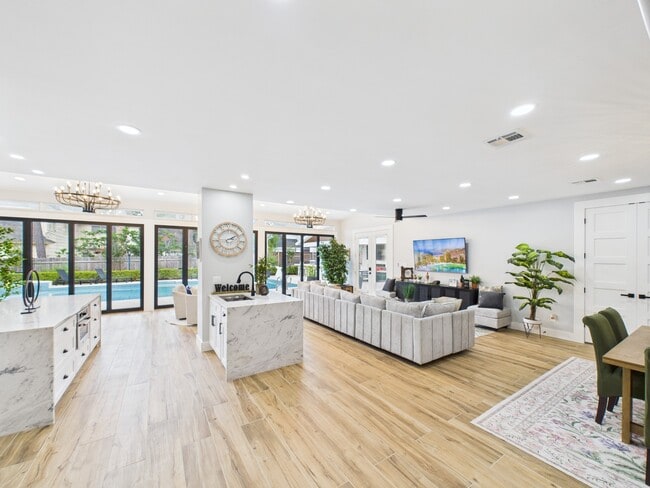 Foto del edificio - 5430 Havenwoods Dr