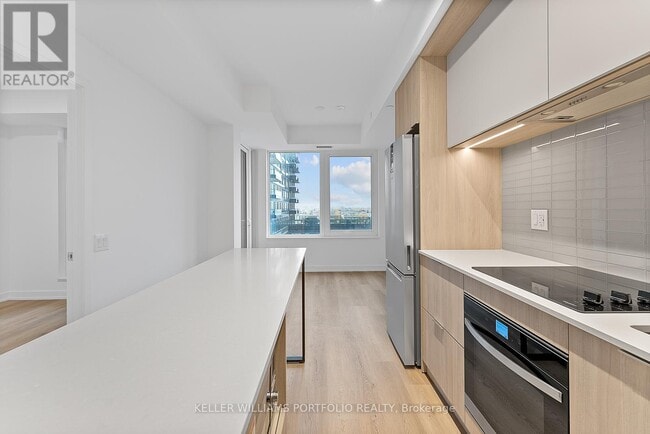 Photo du bâtiment - 395 Square One Dr