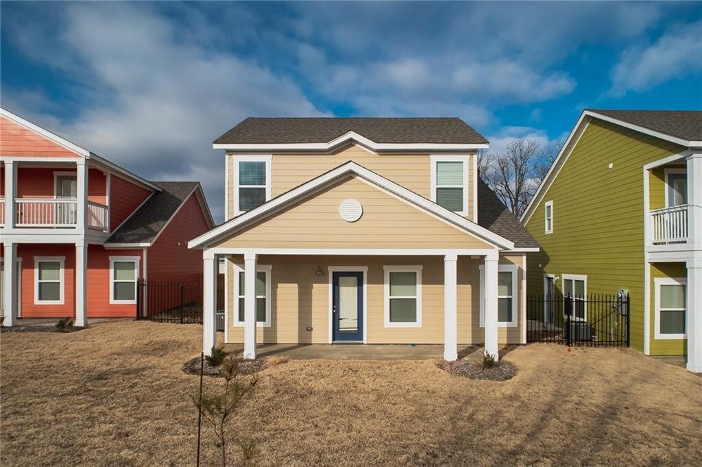 Foto principal - 1690 N Izard Ln