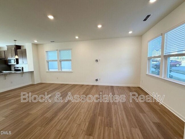 Building Photo - 332 Hacksaw Trl