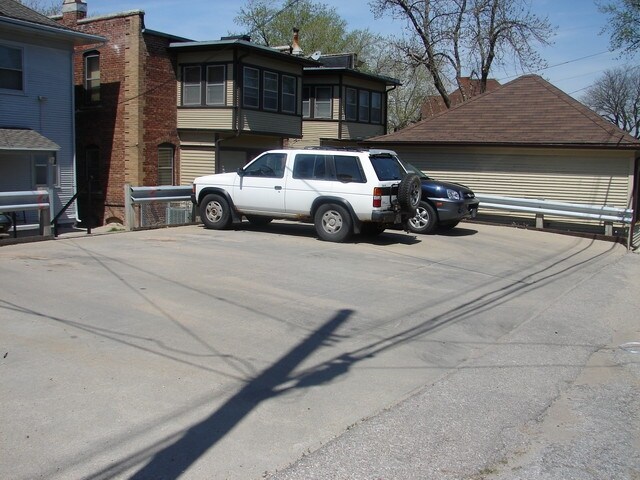 Parking - 523 N 40th St